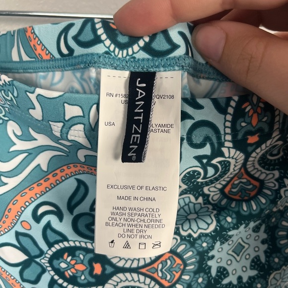 Jantzen Surplice Maillot One-Piece Swimsuit Blue Medallion and Skirt Size 24W - Picture 12 of 16